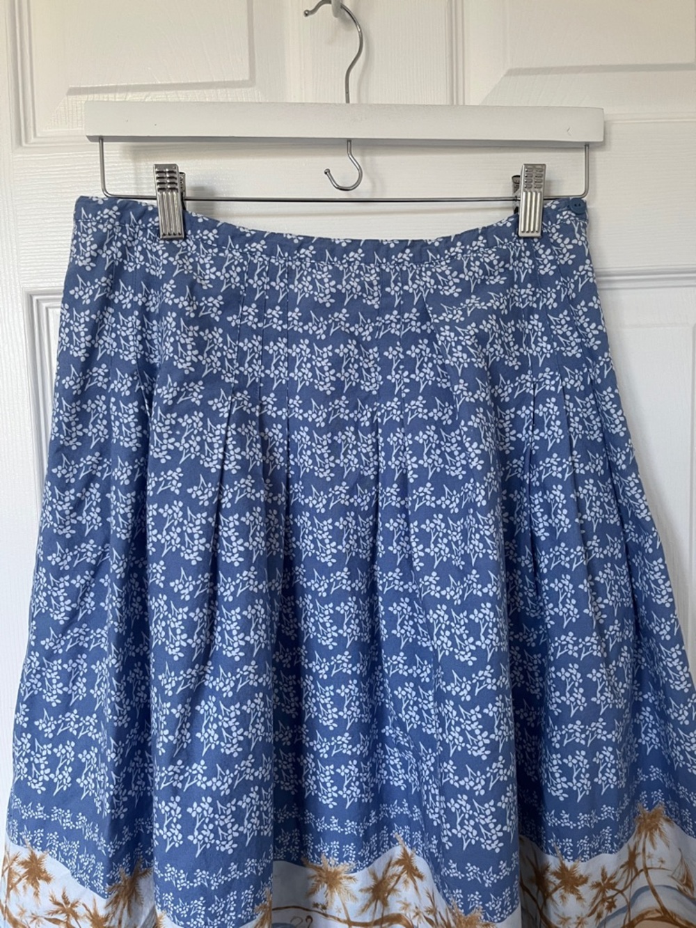 Liz Claiborne Blue Floral Border Midi Skirt with Tan Accent - Picture 4 of 7